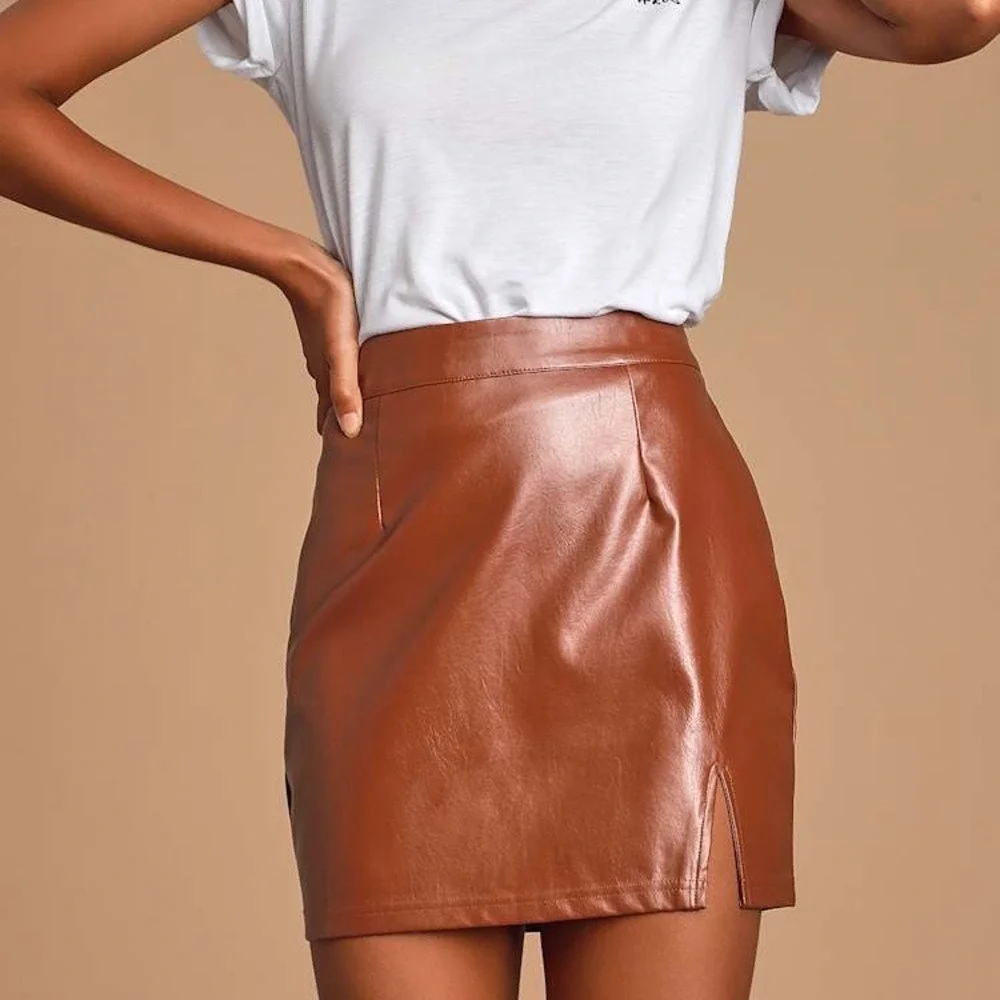 Lulus Corte Vegan Leather Mini Short‎ Skirt w/Slit, Chestnut Brown, Size M, NWT